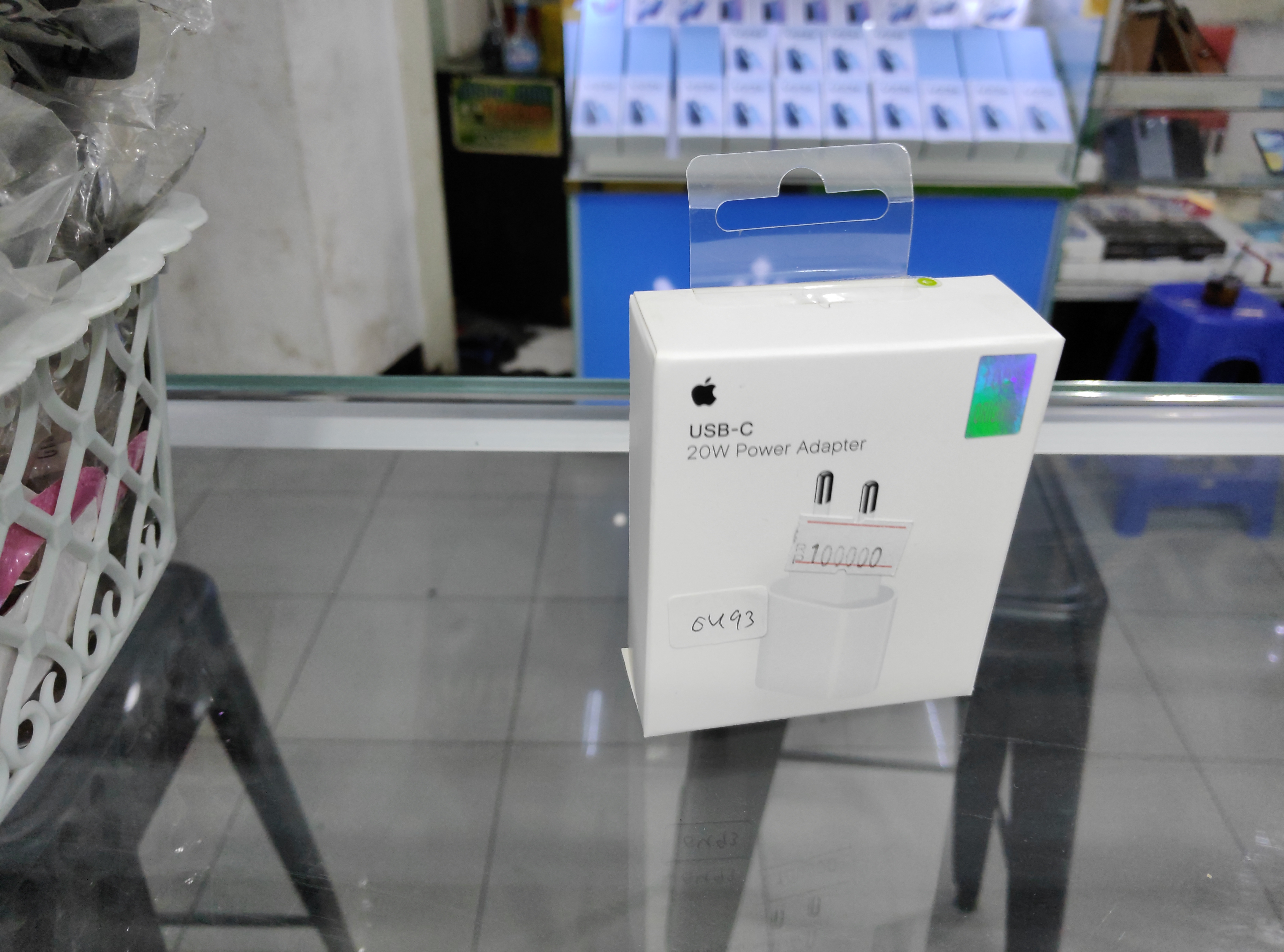 0493 BATOK IPHONE 20W USB-C ORI100