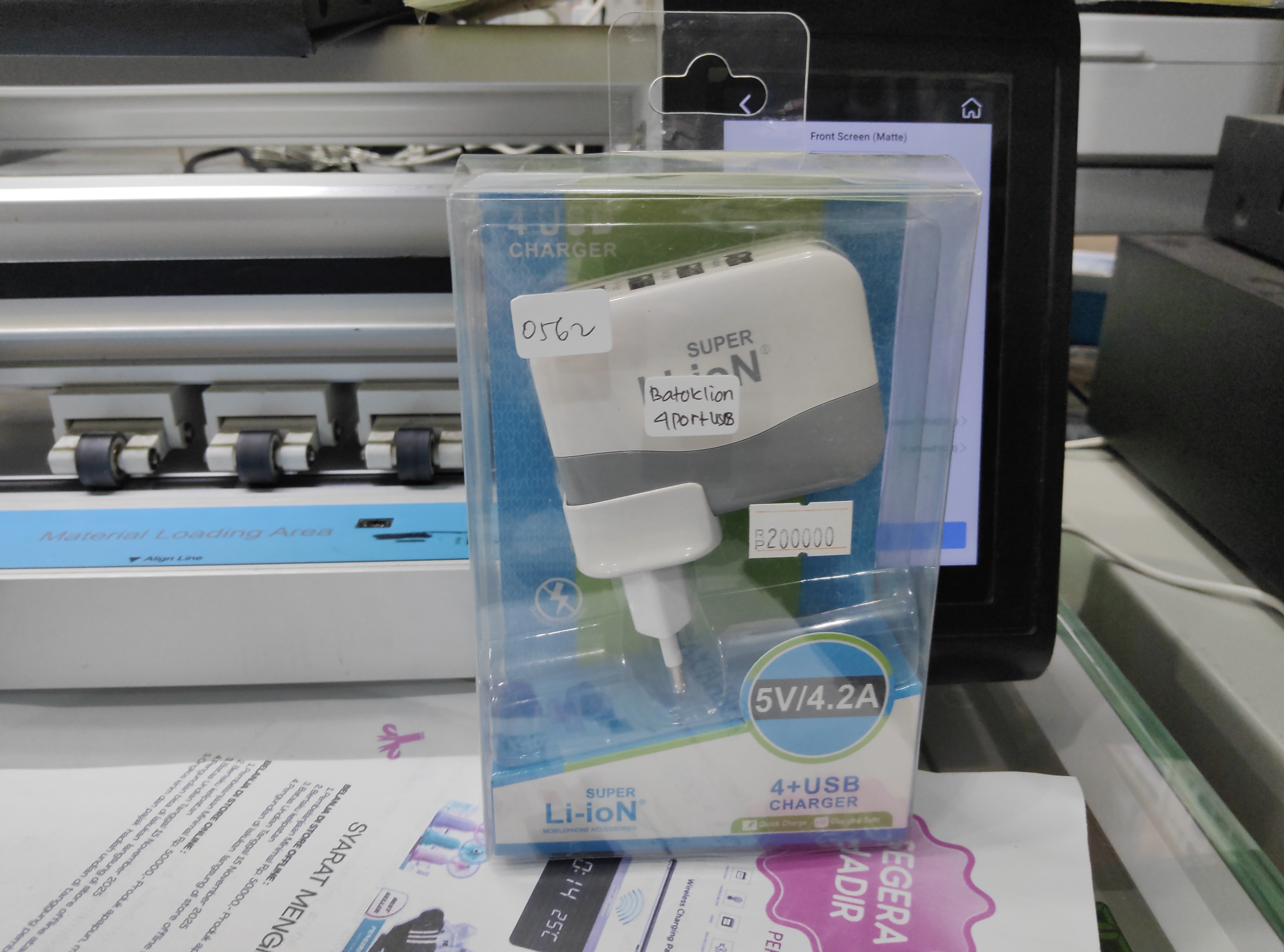0562 BATOK LI-ION 4 USB CHARGER